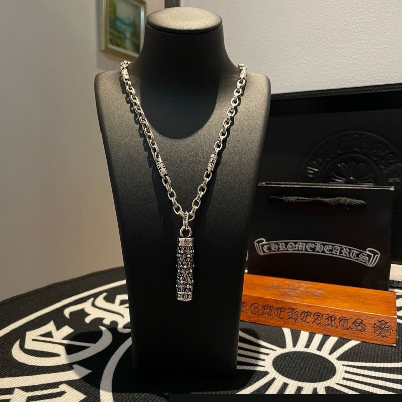 Ch**me He**ts necklaces